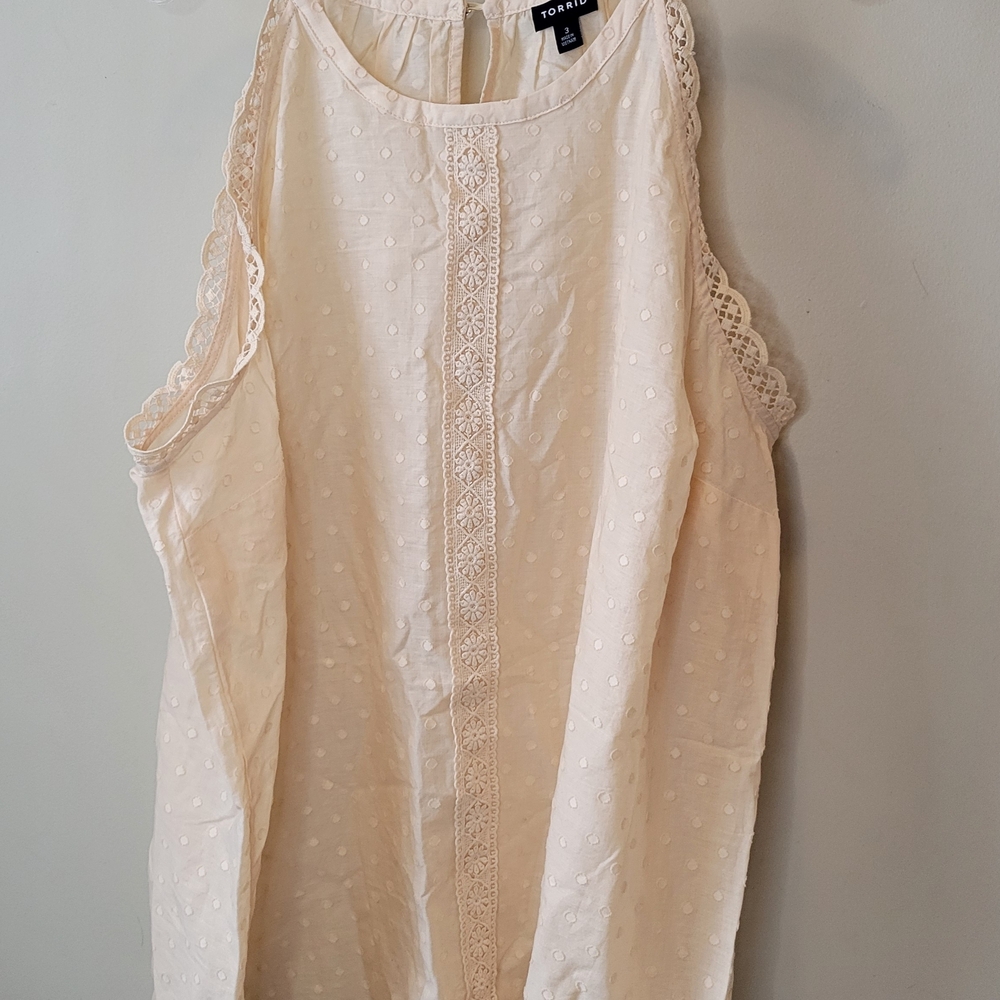 Torrid Cream Lace Detail Women's Top - Picture 4 of 5